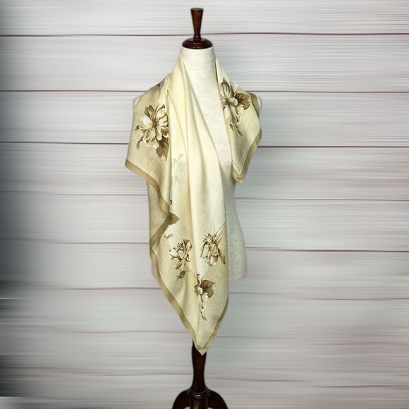 Ellen Tracy Silk Square Scarf Beige Taupe Roses Floral Print - Picture 6 of 11